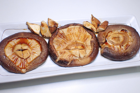 原木しいたけを素焼きで食べる